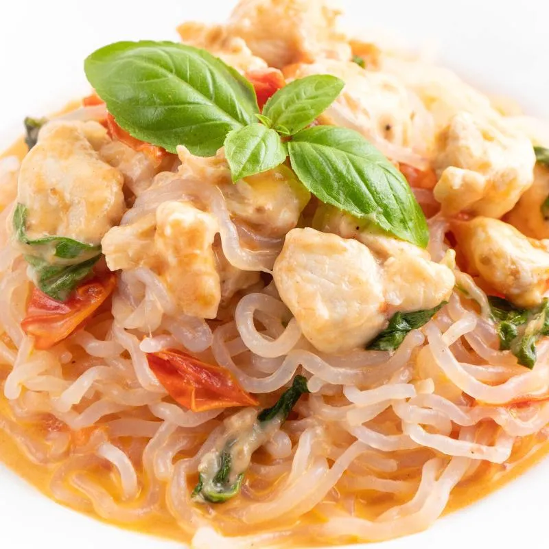 25-Minuten Low Carb Basilikum-Hähnchen-Pasta zum ketogenen Abendessen ohne Kohlenhydrate Mobile Featured Image