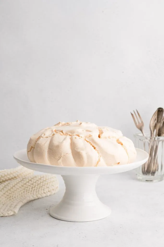 Abgekühlte Pavlova im Ofen