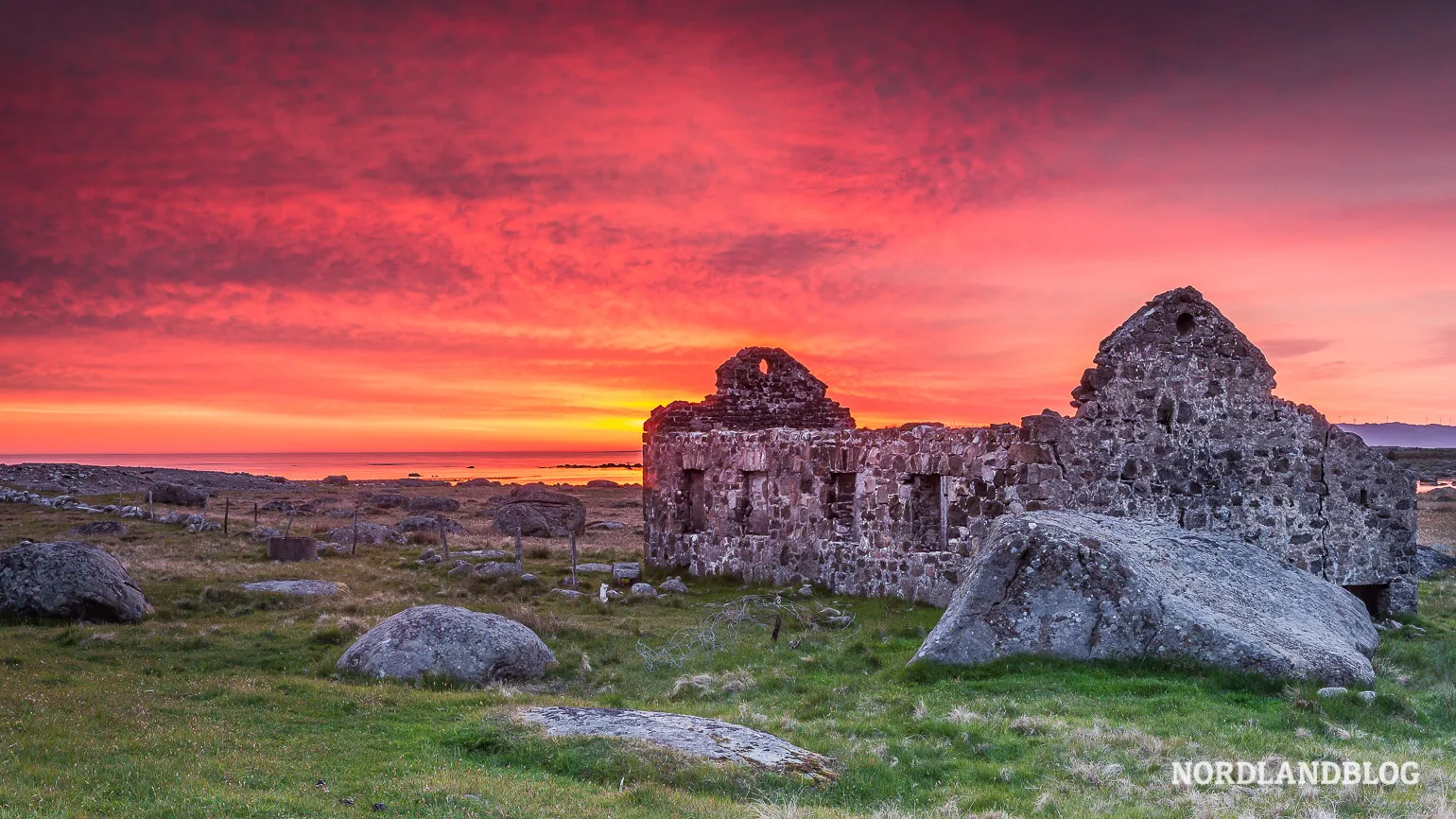Altes Farmhaus nahe dem Leuchtturm Lista Fyr, umgeben vom Vogelschutzgebiet in Südnorwegen