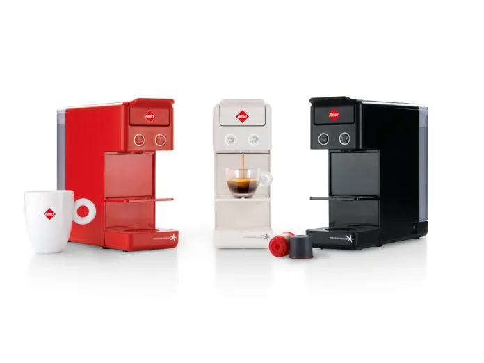 Amici Kaffeemaschinen Y3.2: Drei Modelle in Schwarz, Rot und Weiß für Espresso und Filterkaffee