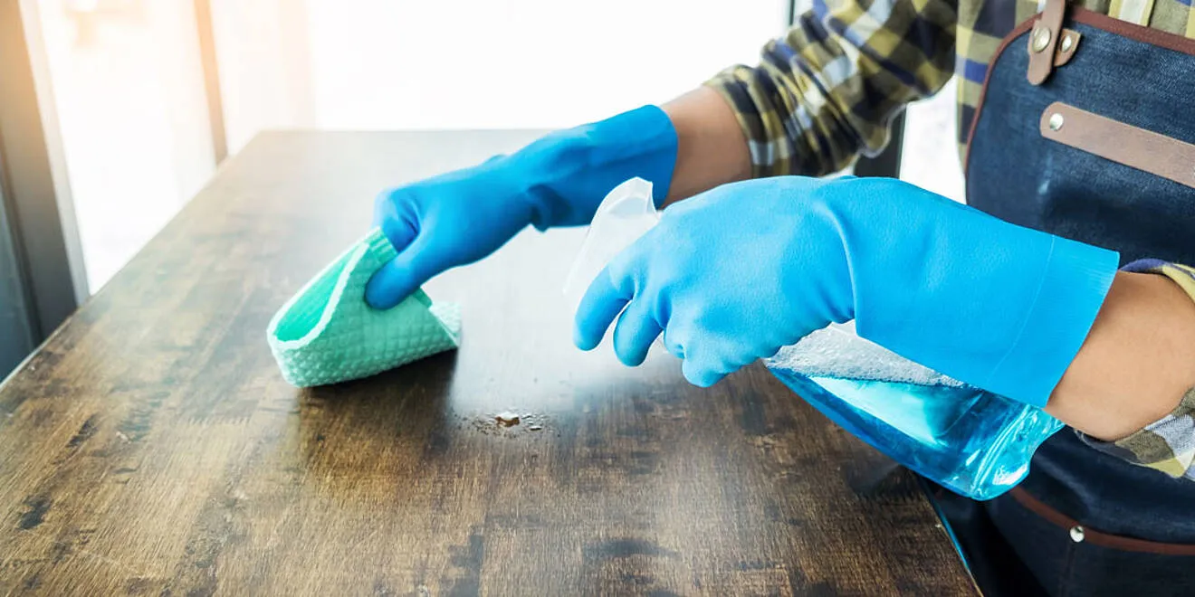 Anleitung zur richtigen Pflege einer Massivholzküche für langanhaltende Schönheit und Haltbarkeit