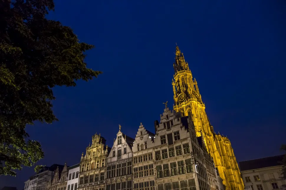 Antwerpen Grote Markt bei Nacht