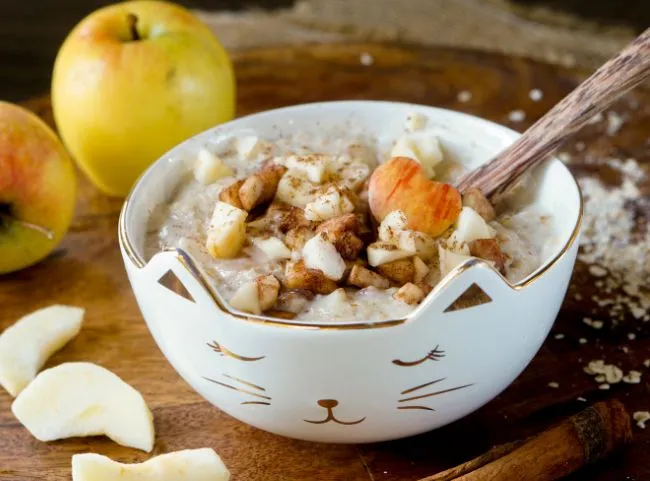 Apfel-Zimt-Porridge, ein gesundes und leckeres schnelles Frühstück mit wenigen Zutaten
