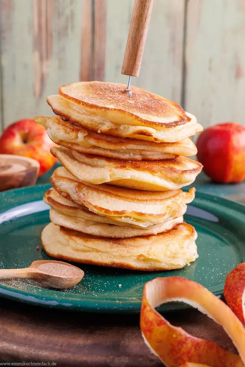 Apfelküchlein sind ein Klassiker der deutschen Küche und schmecken der ganzen Familie
