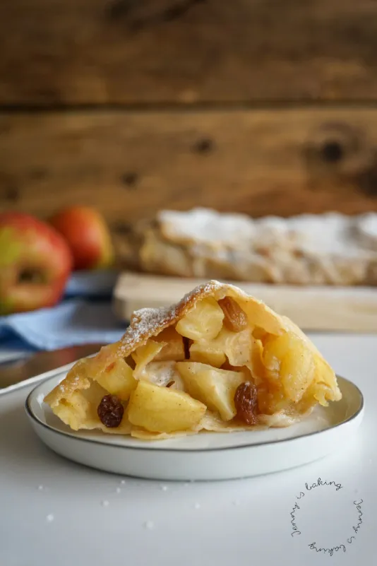 Apfelstrudel mit Rahm