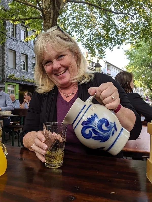 Apfelwein im Gerippten Glas, bereit zum Genuss