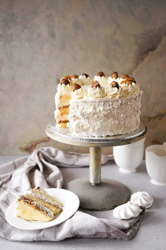 Argentinische Torta Balcarce mit Nüssen und Baiser