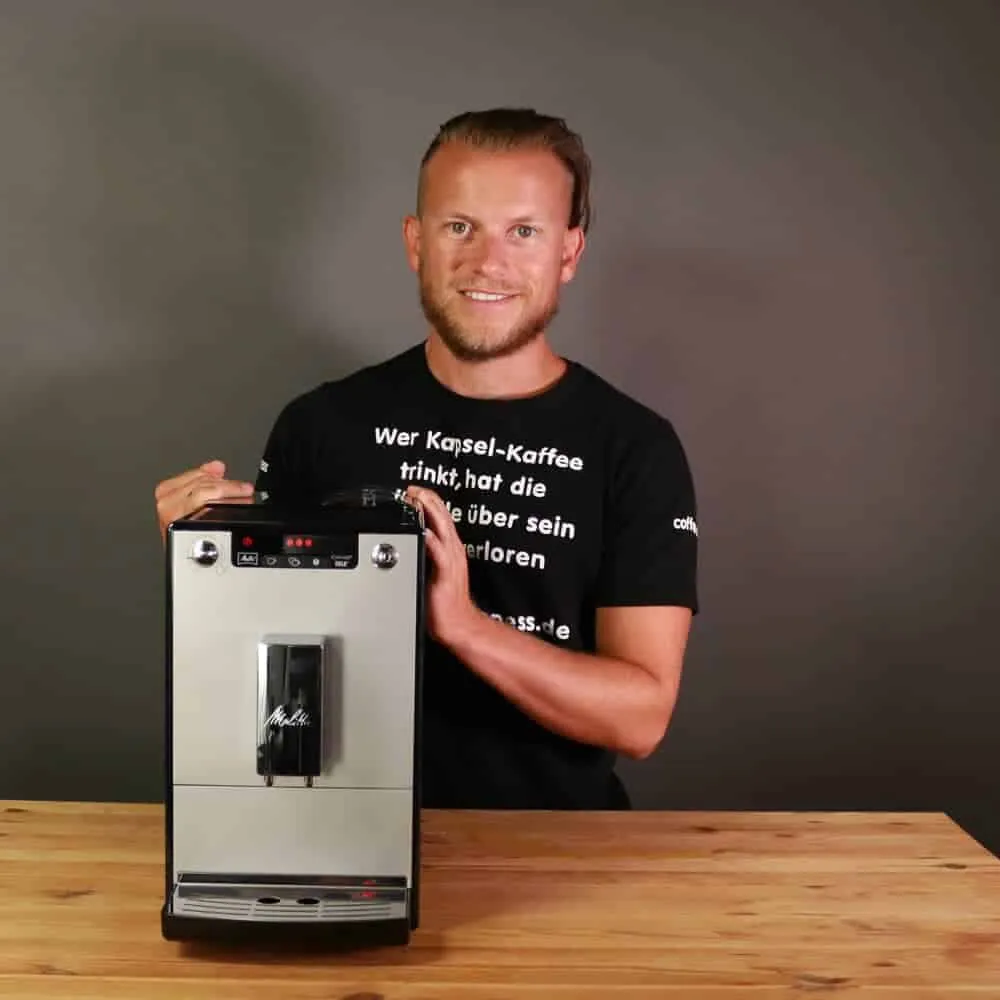 Arne mit dem Melitta Caffeo Solo Kaffeevollautomaten