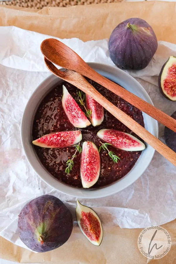 Aromatisch-süßer Feigensenf, eine exquisite Sauce, die hervorragend zu Käse und gegrilltem Fleisch aus dem Raclette Pfännchen passt.