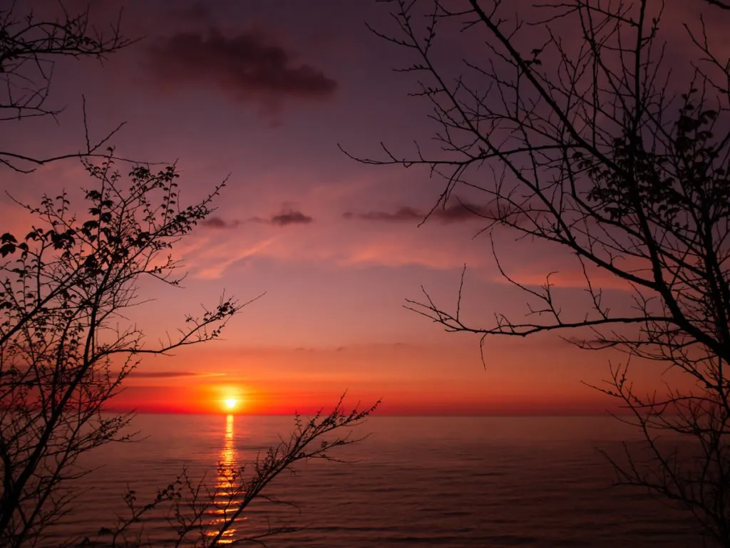 Atemberaubender Sonnenuntergang im Ostseebad Rerik, ein magischer Urlaubsort an der Küste