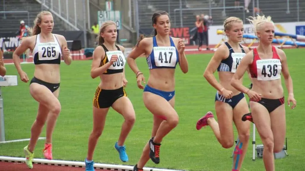 Athlet beim Lauf im Lohrheide-Stadion, Austragungsort der U23-Meisterschaften 2022