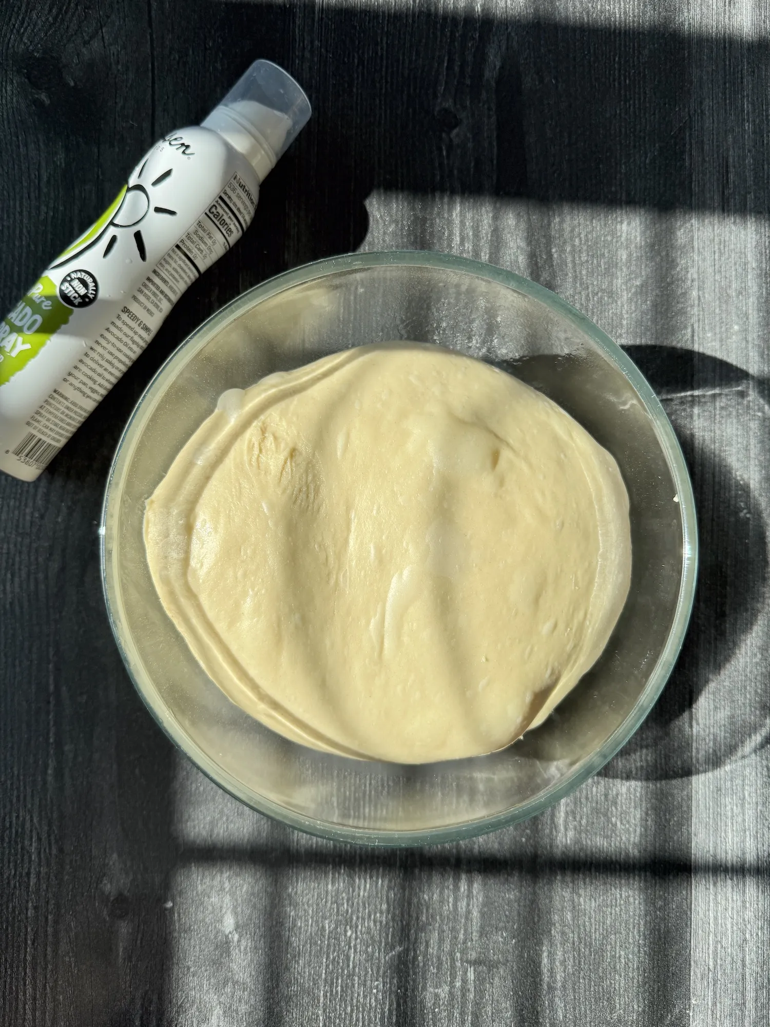 Aufgegangener Teig im Gärbehälter