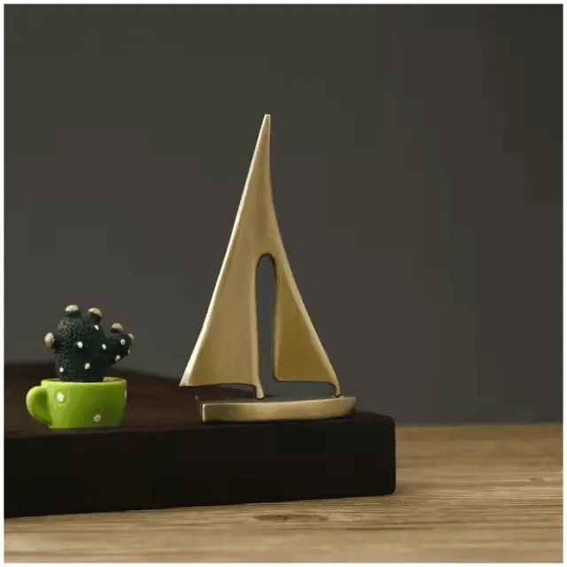 Außenansicht des Hotel Seeblick am Sankelmarker See mit einladendem Gartenbereich