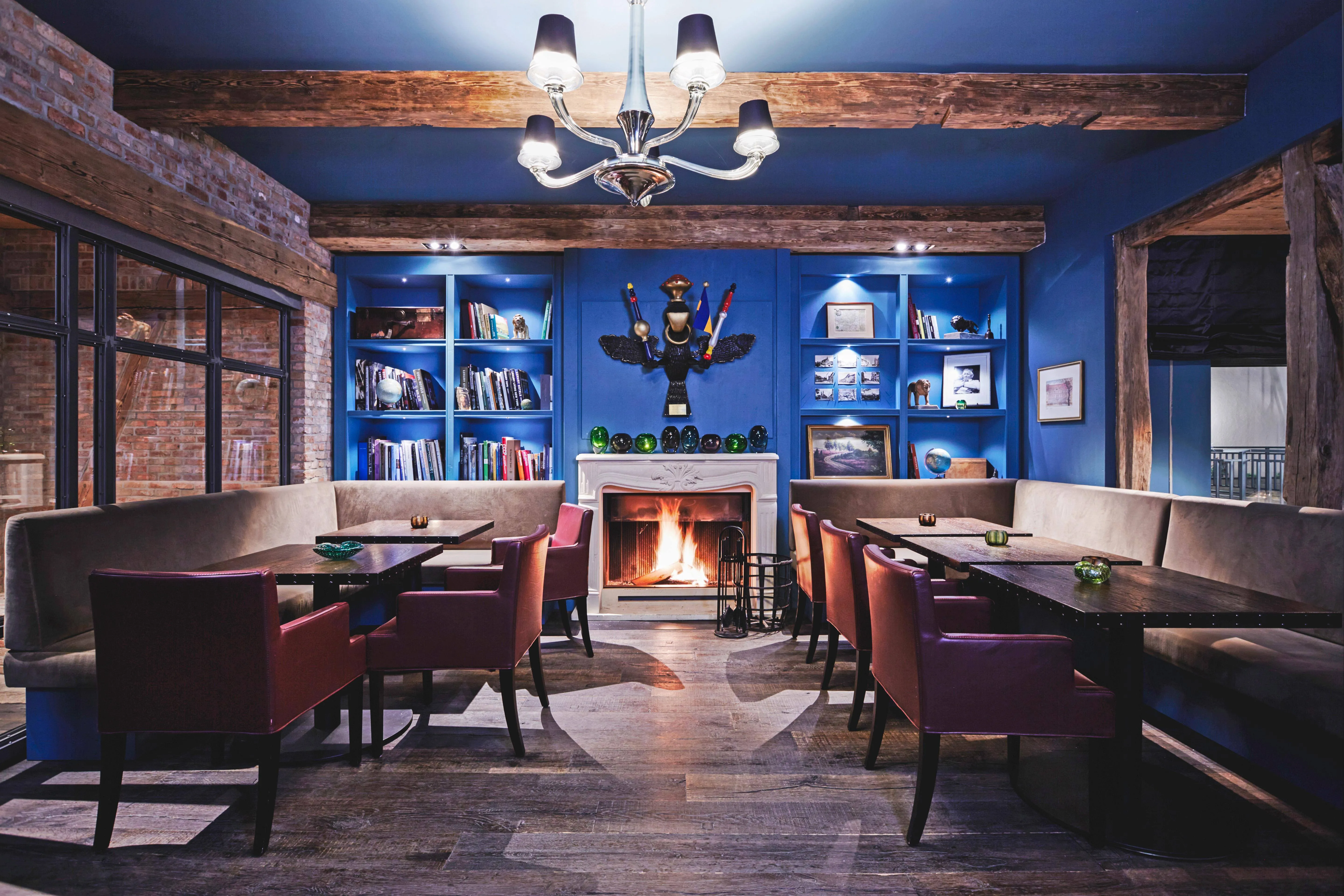 Außenansicht des ZUM LÖWEN Design Hotels an einer historischen Straße