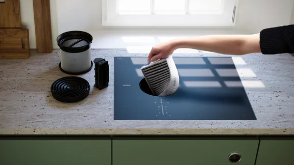 Austausch eines BORA Aktivkohle-Geruchsfilters in einem S Pure Kochfeldabzugssystem