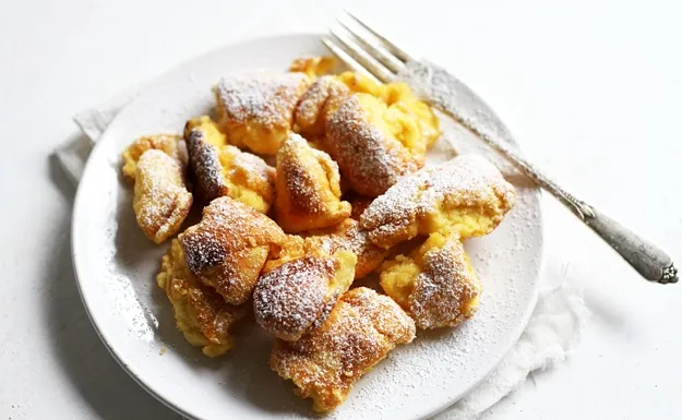 Authentisches Kaiserschmarrn Rezept Österreich zerrupfter Pfannkuchen