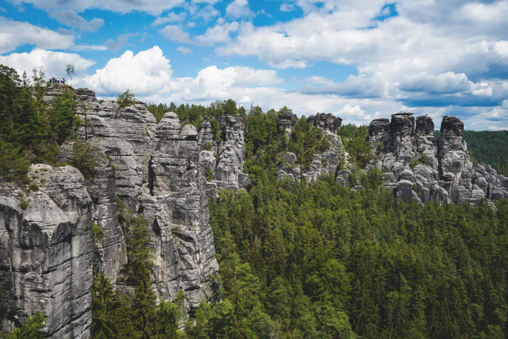 Bastei-Basteibruecke-Saechsische-Schweiz-Felsen-Aussicht