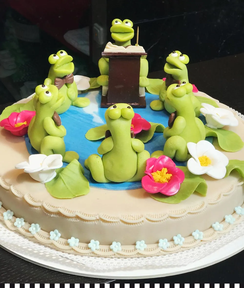 Beeindruckende Froschkonzert-Torte, handgefertigt von Heinemann