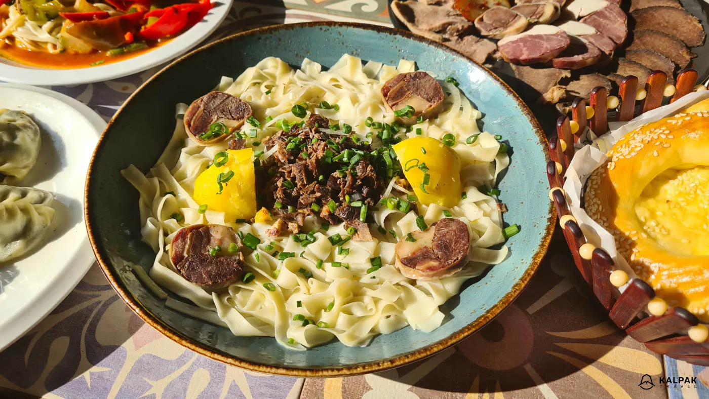 Besch Barmak, ein traditionelles Gericht mit Fleisch und Nudeln