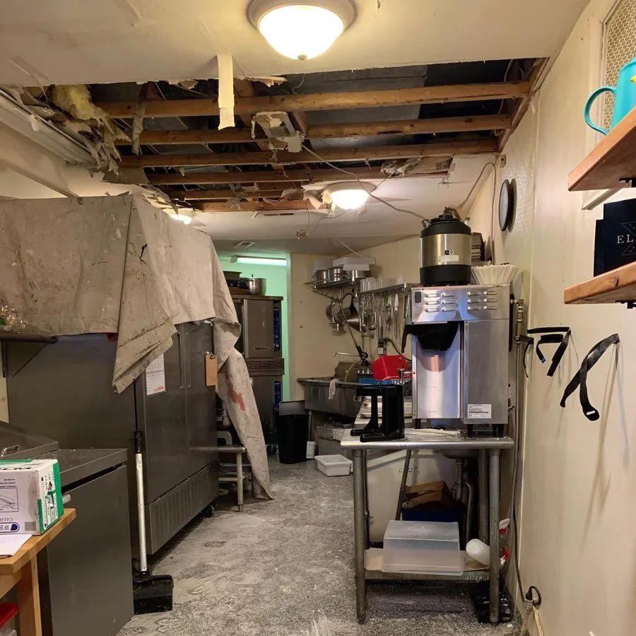 beschädigte Decke der Essen Bakery