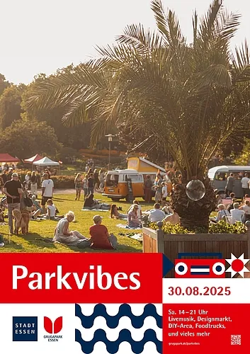 Besucher genießen Livemusik und Streetfood bei den &quot;Parkvibes&quot; im Grugapark Essen.