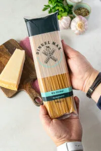 Bio-Dinkel-Spaghetti von DINKEL MAX auf einem Teller.