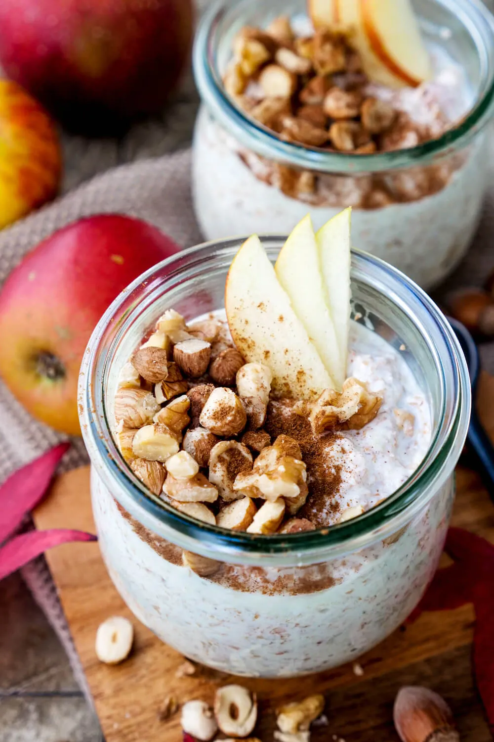 Bircher Müsli mit Joghurt, Nüssen und Äpfeln