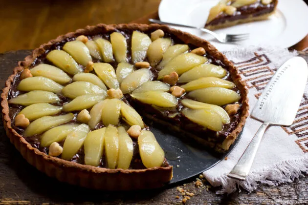 Birne-Helene-Tarte mit Walnuss