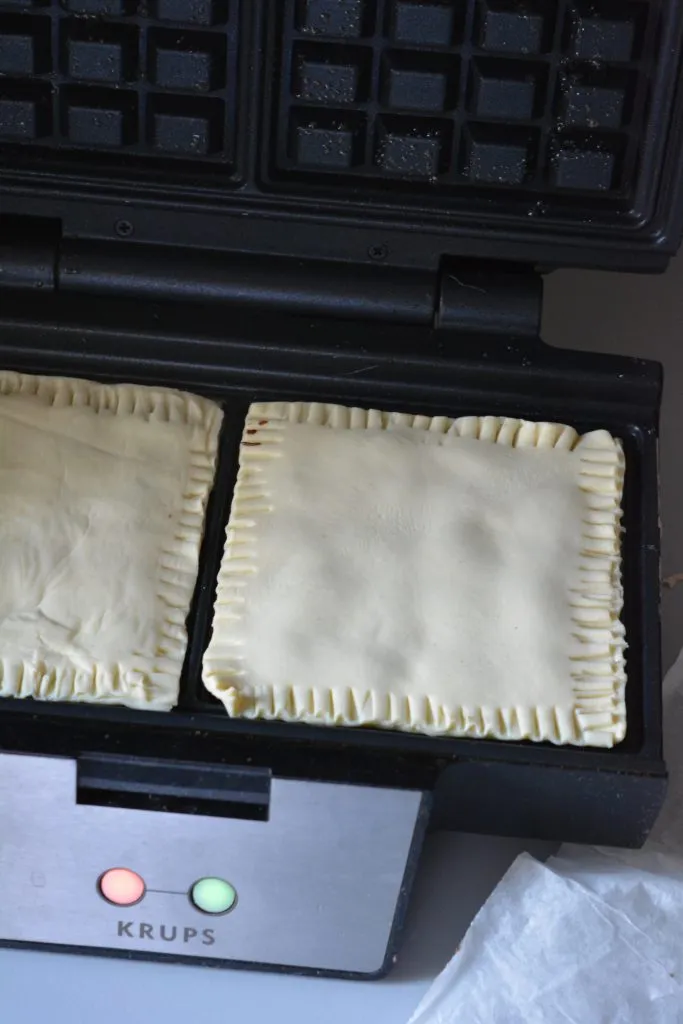 Blätterteig Nutella Waffeln im Waffeleisen goldbraun backen