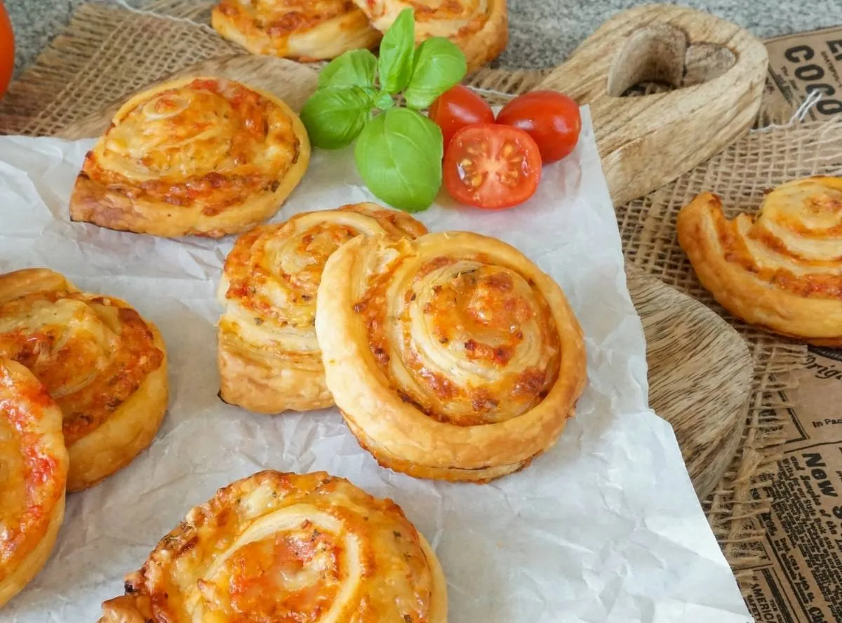 Blätterteigschnecken mit herzhafter Füllung, schnell zubereitet