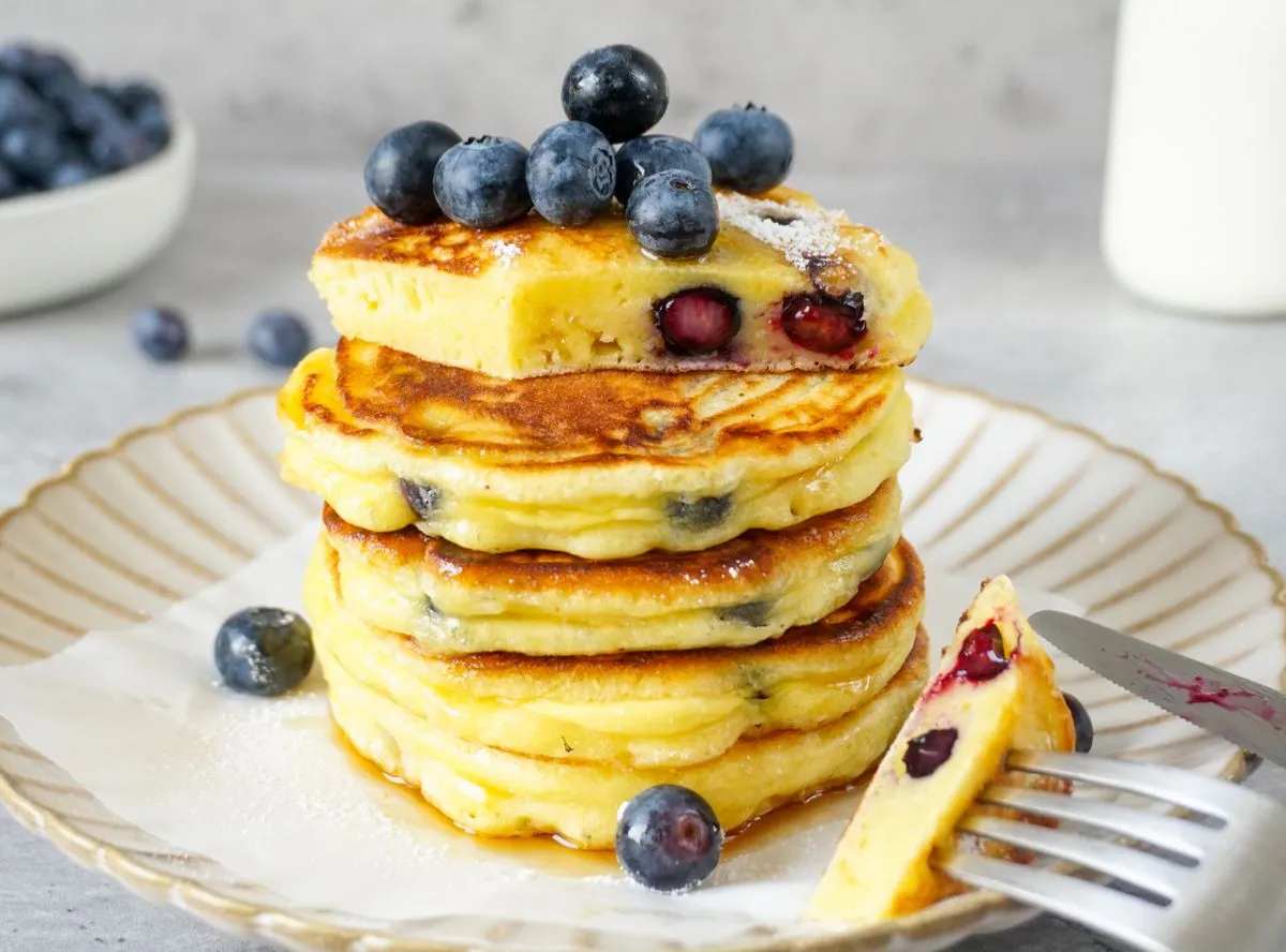 Blaubeer Pancakes mit Buttermilch, ein schnelles und gesundes Frühstück mit wenigen Zutaten