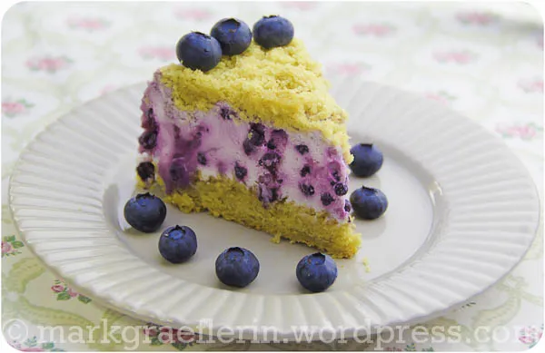 Blaubeer-Sahne-Törtchen als Alternative zur Erdbeertorte im Winter.