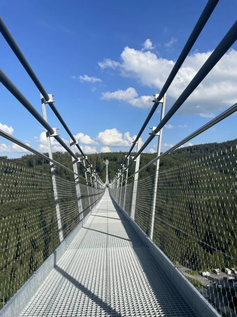 Blick auf den imposanten Skywalk Willingen
