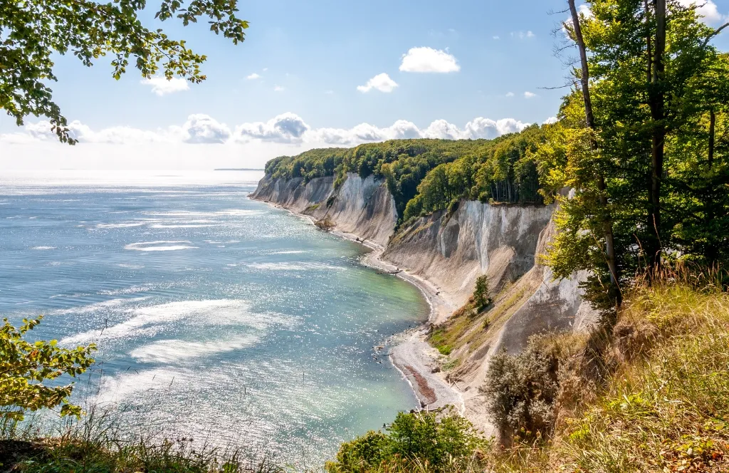 Blick auf die Küste und den Köngisstuhl in Rügen