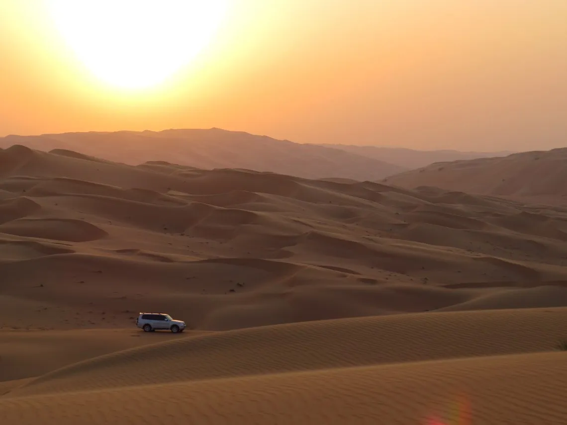 Blick auf die Skyline von Dubai mit dem Burj Khalifa