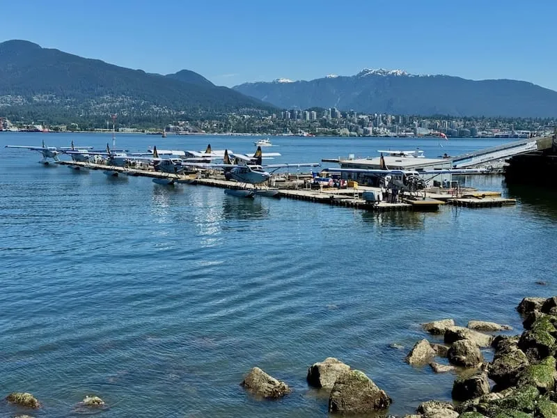 Blick auf Vancouver Waterfront mit den Wasserflugzeugen, vor Ort als Seaplanes bekannt.