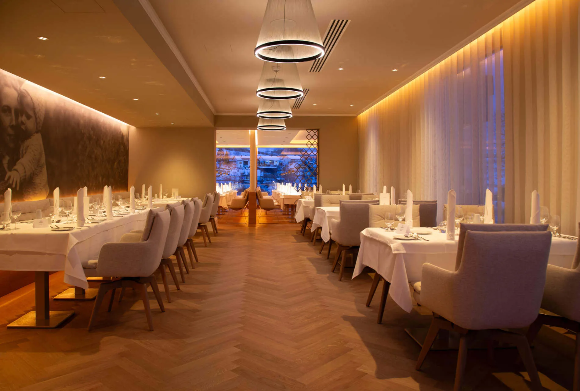 Blick durch die mittlere Stube in den Wintergarten im Restaurant Anna Luise