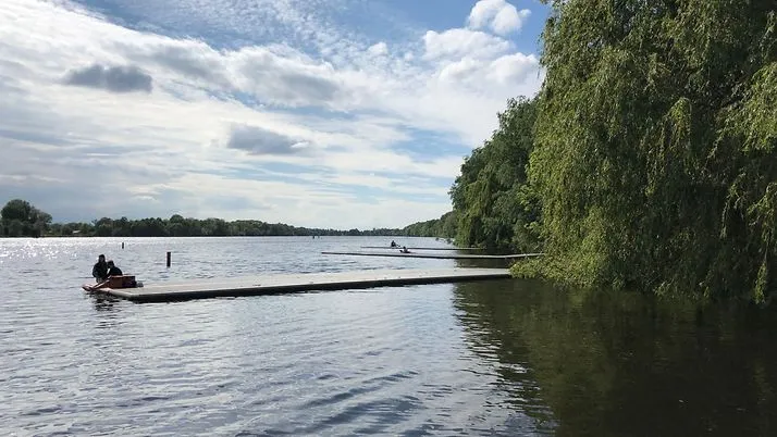 Blick über die Dove-Elbe in Hamburg