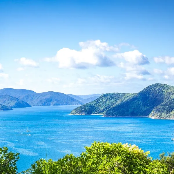 Boote in der Bay of Islands, Neuseeland