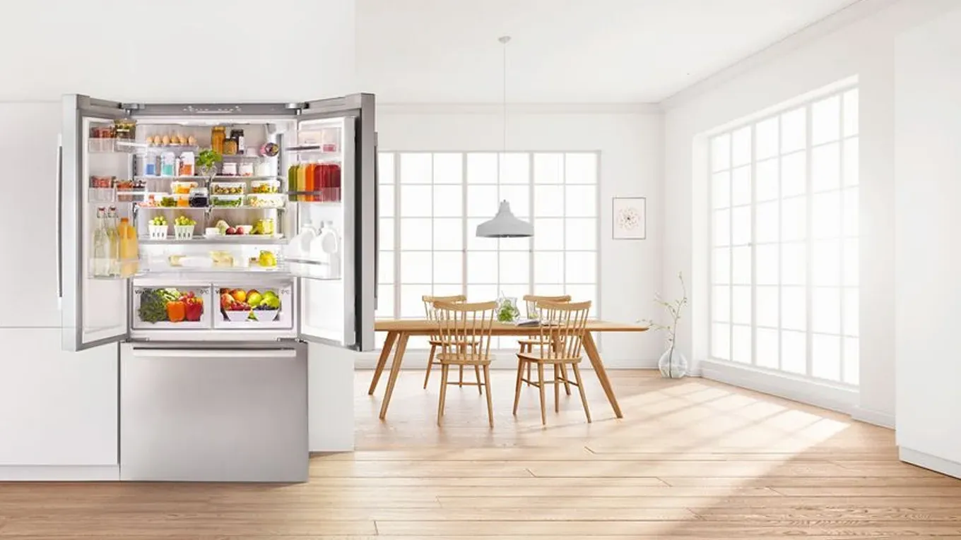 Bosch French Door Kühlschrank mit geöffneten Türen