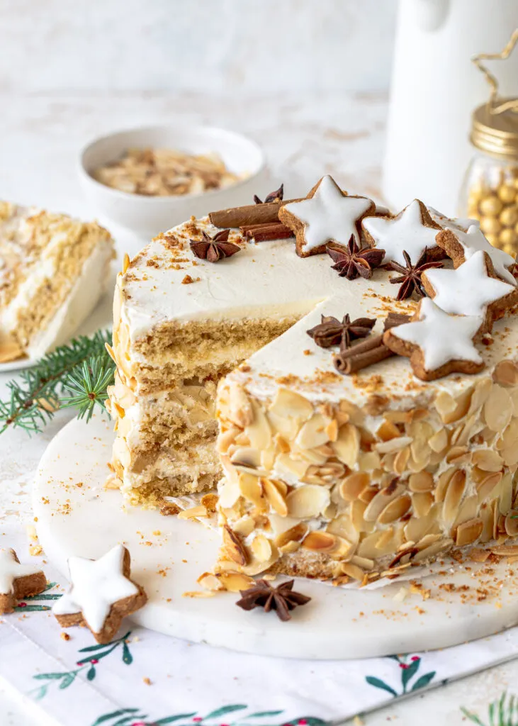 Bratapfel-Marzipan-Torte, eine klassische und beliebte Kombination für Weihnachtskuchen