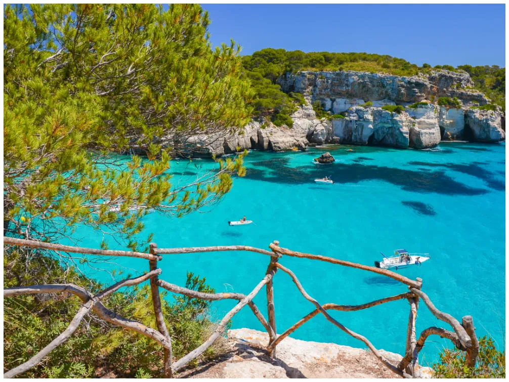 Bucht von Cala Macarelleta auf Menorca