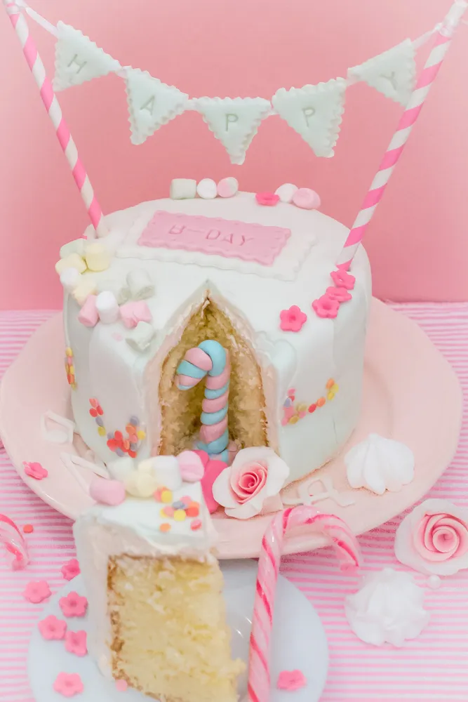 Bunte Dekoration für Geburtstagskuchen