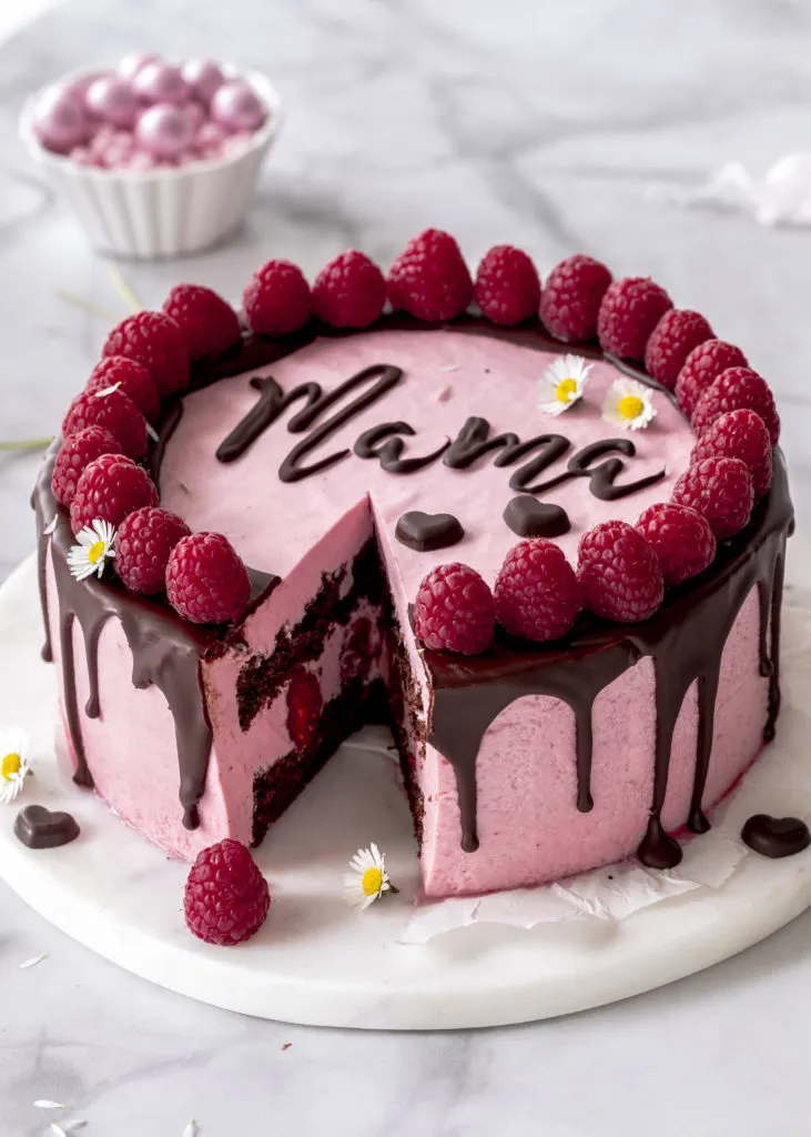 Cake Lettering Vorlage &quot;Alles Liebe, Mama&quot; für eine persönliche Geburtstagstorte.