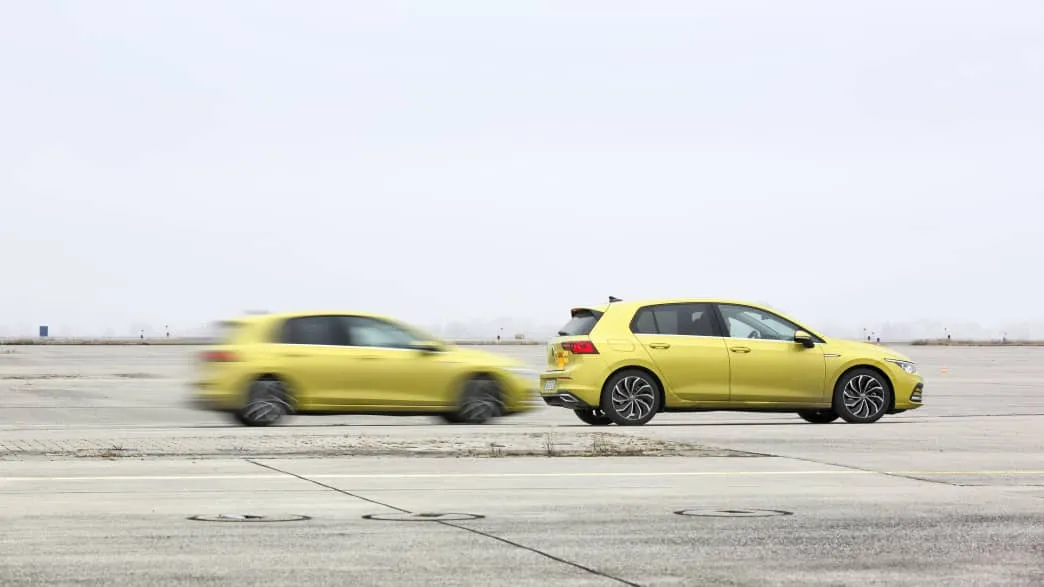 Car2X-Kommunikationstest: Warnung vor einem Pannenfahrzeug