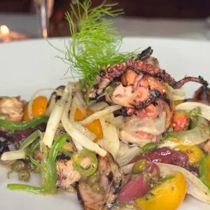 Chef Neil Griggs bei der Kreation innovativer Gerichte im Cochon Restaurant