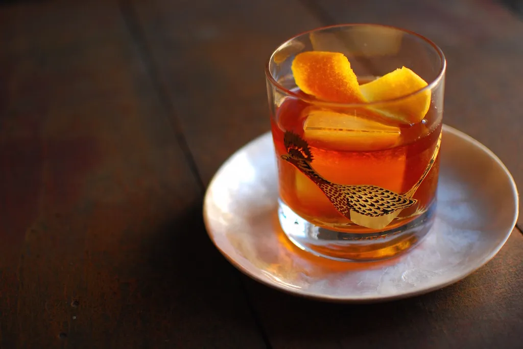 Cocktail Glas mit Garnitur