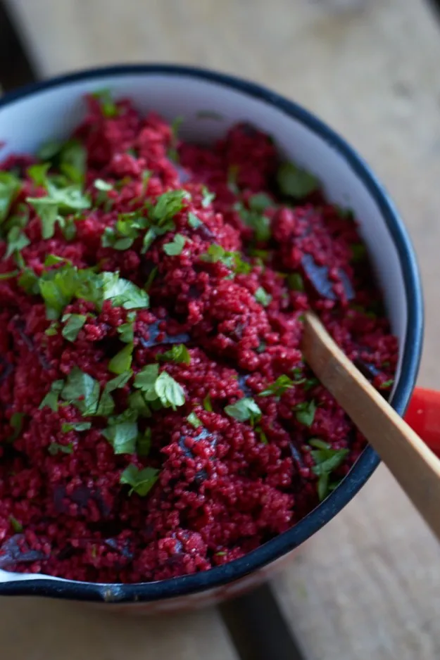 Couscous-Rote Bete-Salat, leckerer Herbstsalat mit besonderer Farbe