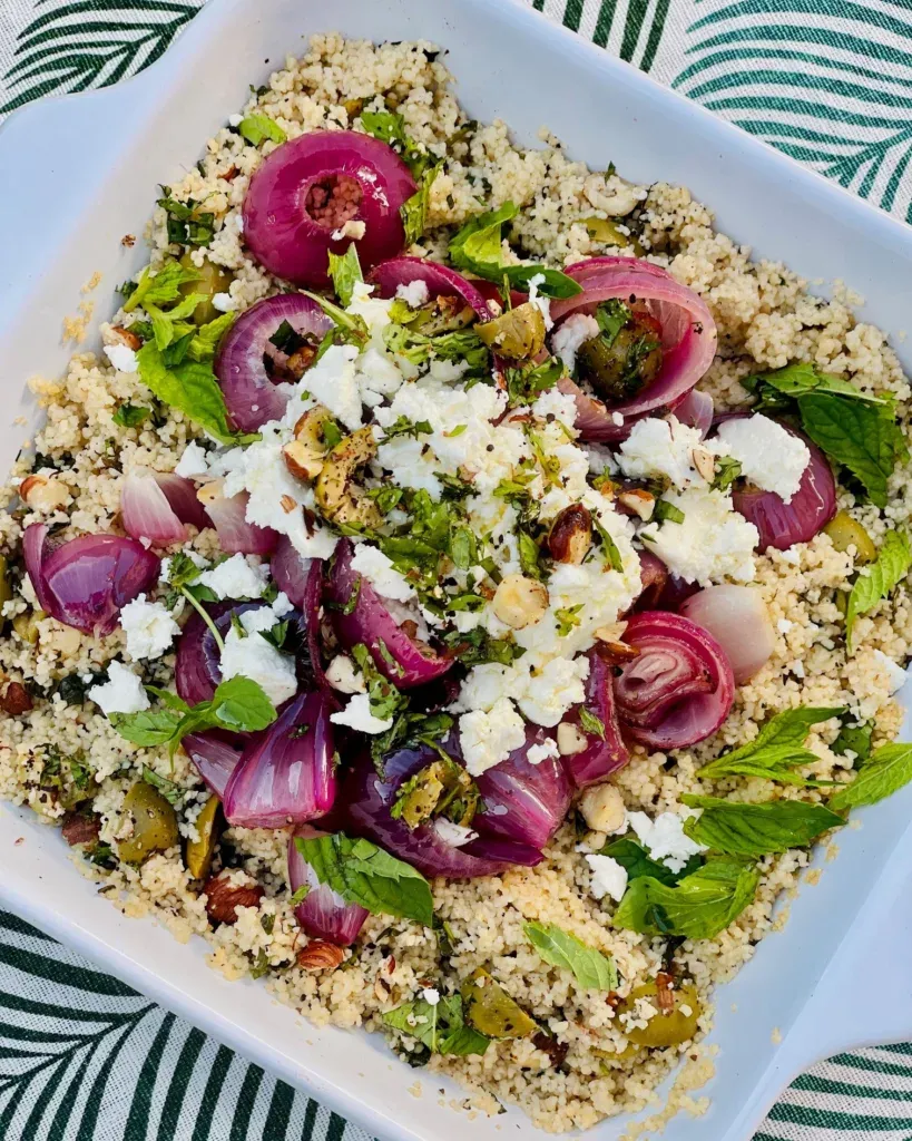 Couscous-Salat mit roten Zwiebeln nach Jamie Oliver Rezeptfoto German Abendbrot.