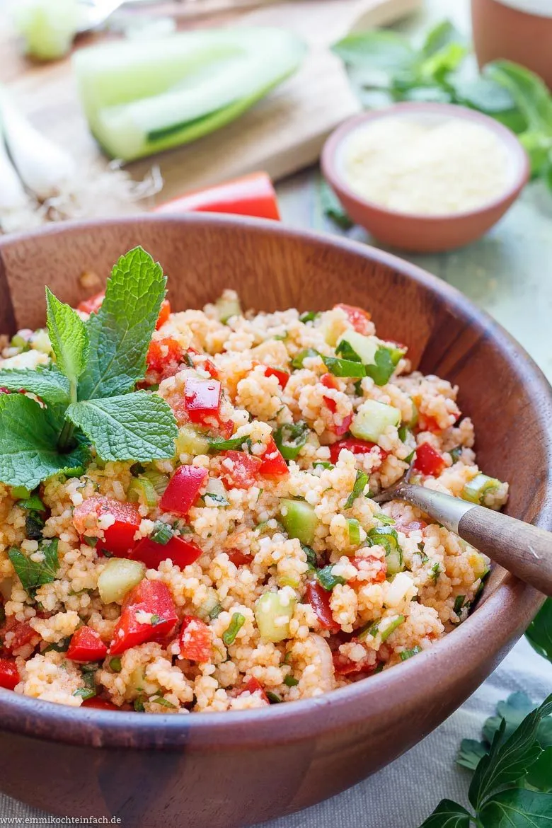 Couscous Salat mit Tomaten, Gurken und Paprika